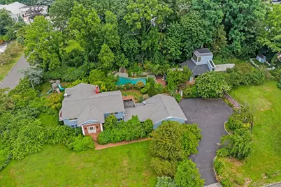 13 Whitney Circle, Glen Cove, NY 11542 - Photo 2