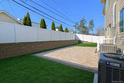 102 Cotton Lane, Levittown, NY 11756 - Photo 24