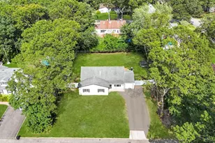 9 Wakefield Ave, Coram, NY 11727 - Photo 4