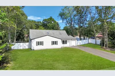 9 Wakefield Avenue, Coram, NY 11727 - Photo 2