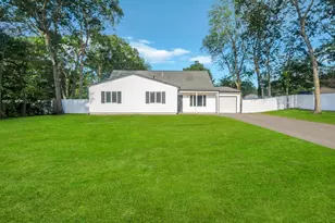 9 Wakefield Ave, Coram, NY 11727 - Photo 12