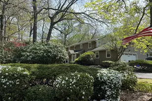 8 Lisa Dr, Dix Hills, NY 11746 - Photo 4