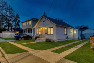 15 Jefferson Ave, Bellmore, NY 11710 - Photo 2