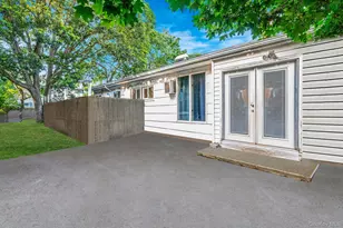 322 N Dunton Ave, Patchogue, NY 11772 - Photo 8