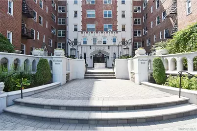 60 W Broad Street #1L, Fleetwood, NY 10552 - Photo 1