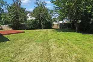 79 Meadow Ct, Brookhaven, NY 11949 - Photo 10