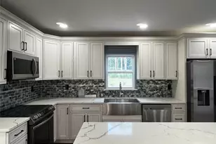 27 Dunlop Rd, Huntington, NY 11743 - Photo 4