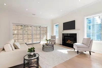 34 Woodland Place, Great Neck, NY 11021 - Photo 12