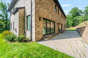 34 Woodland Pl, Great Neck, NY 11021 - Photo 48