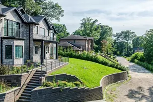 34 Woodland Pl, Great Neck, NY 11021 - Photo 44