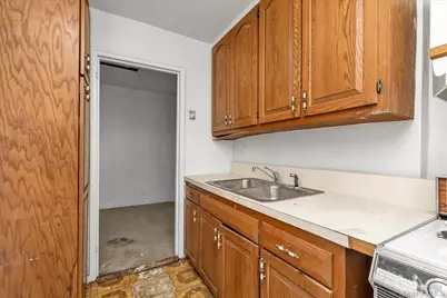 196-32 69th Ave #1st Fl, Fresh Meadows, NY 11365 - Photo 6