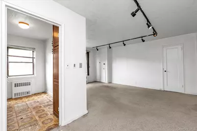 196-32 69th Ave #1st Fl, Fresh Meadows, NY 11365 - Photo 4