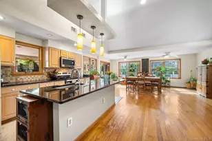 8 Oak Dr, New Windsor, NY 12553 - Photo 2