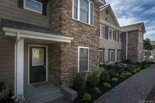 100 Vista View Dr, Farmingville, NY 11738 - Photo 2