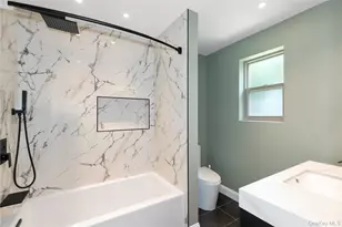 65 Oak Ridge Ln, Albertson, NY 11507 - Photo 20