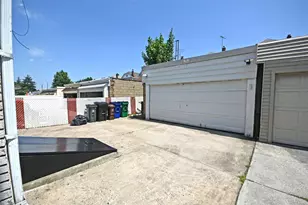 78-23 85th St, Glendale, NY 11385 - Photo 4