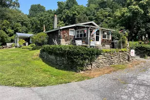 5 Douglas Dr, Wappingers Falls, NY 12590 - Photo 2