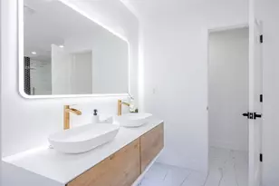 9 Friends Ln, Westbury, NY 11590 - Photo 22