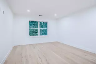 9 Friends Ln, Westbury, NY 11590 - Photo 26