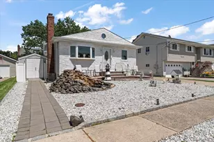 46 Knoll St, Lindenhurst, NY 11757 - Photo 30