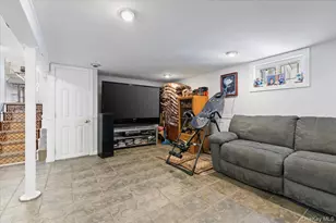 46 Knoll St, Lindenhurst, NY 11757 - Photo 24