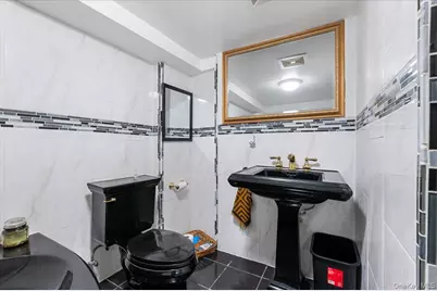 46 Knoll Street, Lindenhurst, NY 11757 - Photo 22