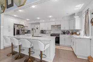 46 Knoll St, Lindenhurst, NY 11757 - Photo 4