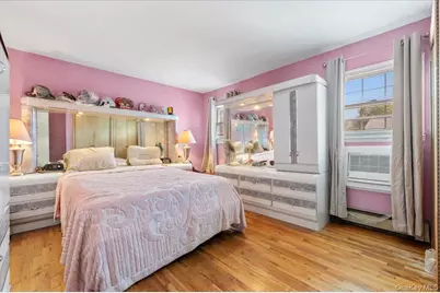 46 Knoll Street, Lindenhurst, NY 11757 - Photo 16