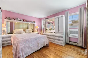 46 Knoll St, Lindenhurst, NY 11757 - Photo 16