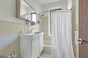 37 Brompton Rd, Great Neck, NY 11021 - Photo 10