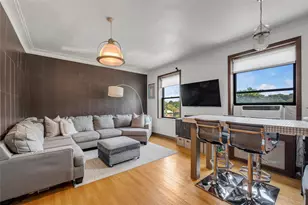 37 Brompton Rd, Great Neck, NY 11021 - Photo 2