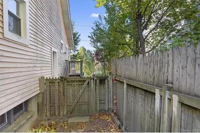 15 Commonwealth Avenue, Middletown, NY 10940 - Photo 26