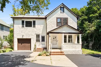 13 Potters Court, Great Neck, NY 11024 - Photo 1