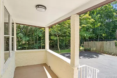 13 Potters Court, Great Neck, NY 11024 - Photo 4