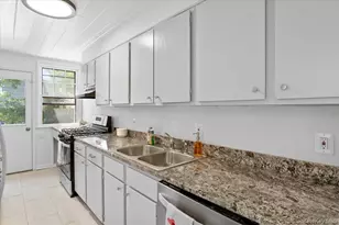 13 Potters Ct, Great Neck, NY 11024 - Photo 10