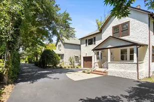 13 Potters Ct, Great Neck, NY 11024 - Photo 2