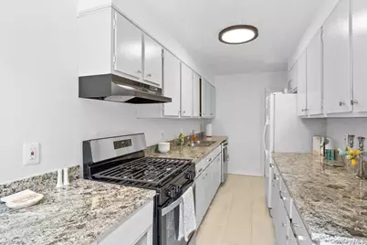 13 Potters Court, Great Neck, NY 11024 - Photo 12