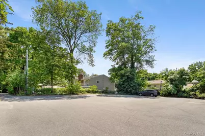 13 Potters Court, Great Neck, NY 11024 - Photo 32