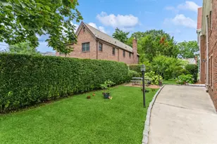 83-24 Edgerton Blvd, Jamaica, NY 11432 - Photo 24