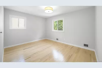 52 North Drive, Manhasset Hills, NY 11040 - Photo 28