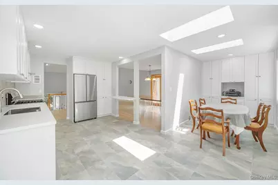 52 North Drive, Manhasset Hills, NY 11040 - Photo 22