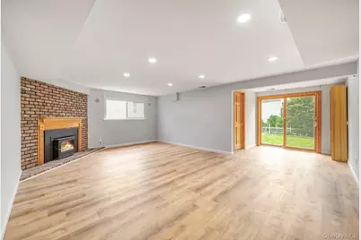 52 North Drive, Manhasset Hills, NY 11040 - Photo 32