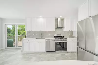 52 North Drive, Manhasset Hills, NY 11040 - Photo 24