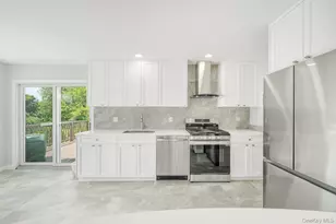 52 North Dr, Manhasset Hills, NY 11040 - Photo 24