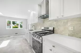 52 North Dr, Manhasset Hills, NY 11040 - Photo 18