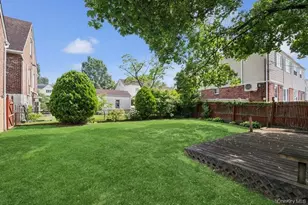 50-06 Marathon Pkwy, Little Neck, NY 11362 - Photo 34