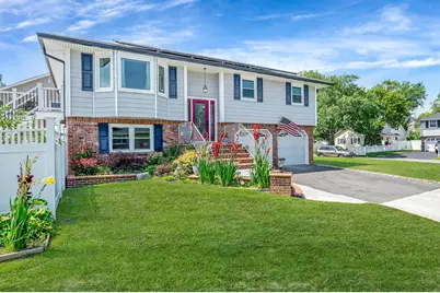 6 Holly Road, Oakdale, NY 11769 - Photo 2