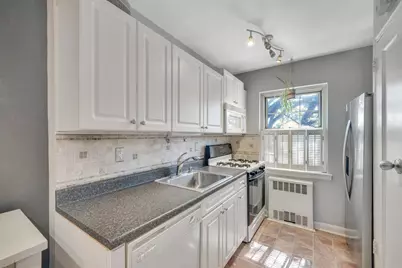 4 S Forrest Avenue #B, Rockville Centre, NY 11570 - Photo 8