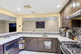 31 Morris Dr, Syosset, NY 11791 - Photo 16