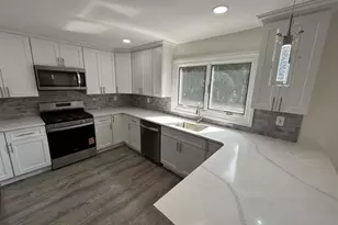 5 Poplar Ct, Miller Place, NY 11764 - Photo 2